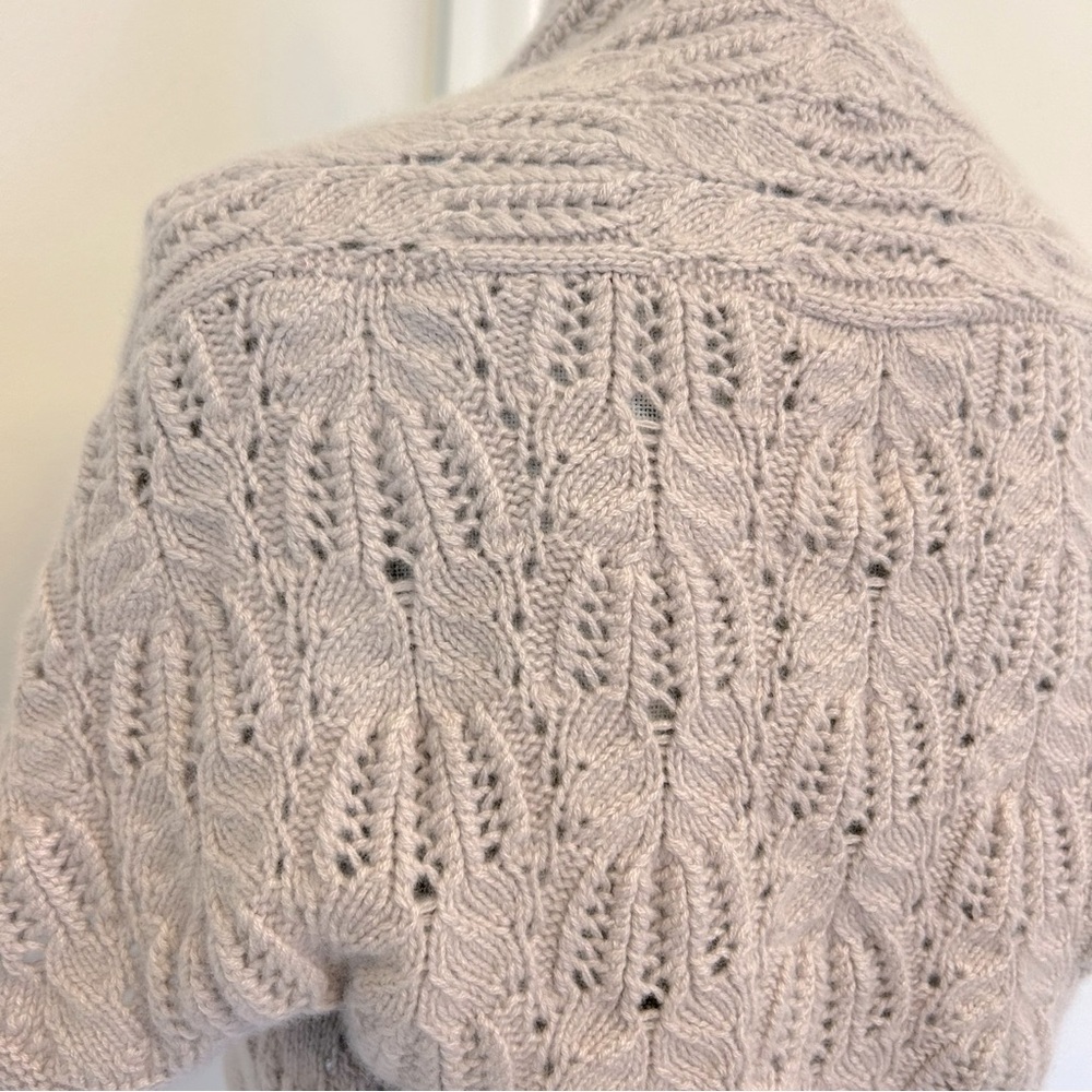 Elegant Cashmere Lace Knit Sweater - Picture 6 of 11